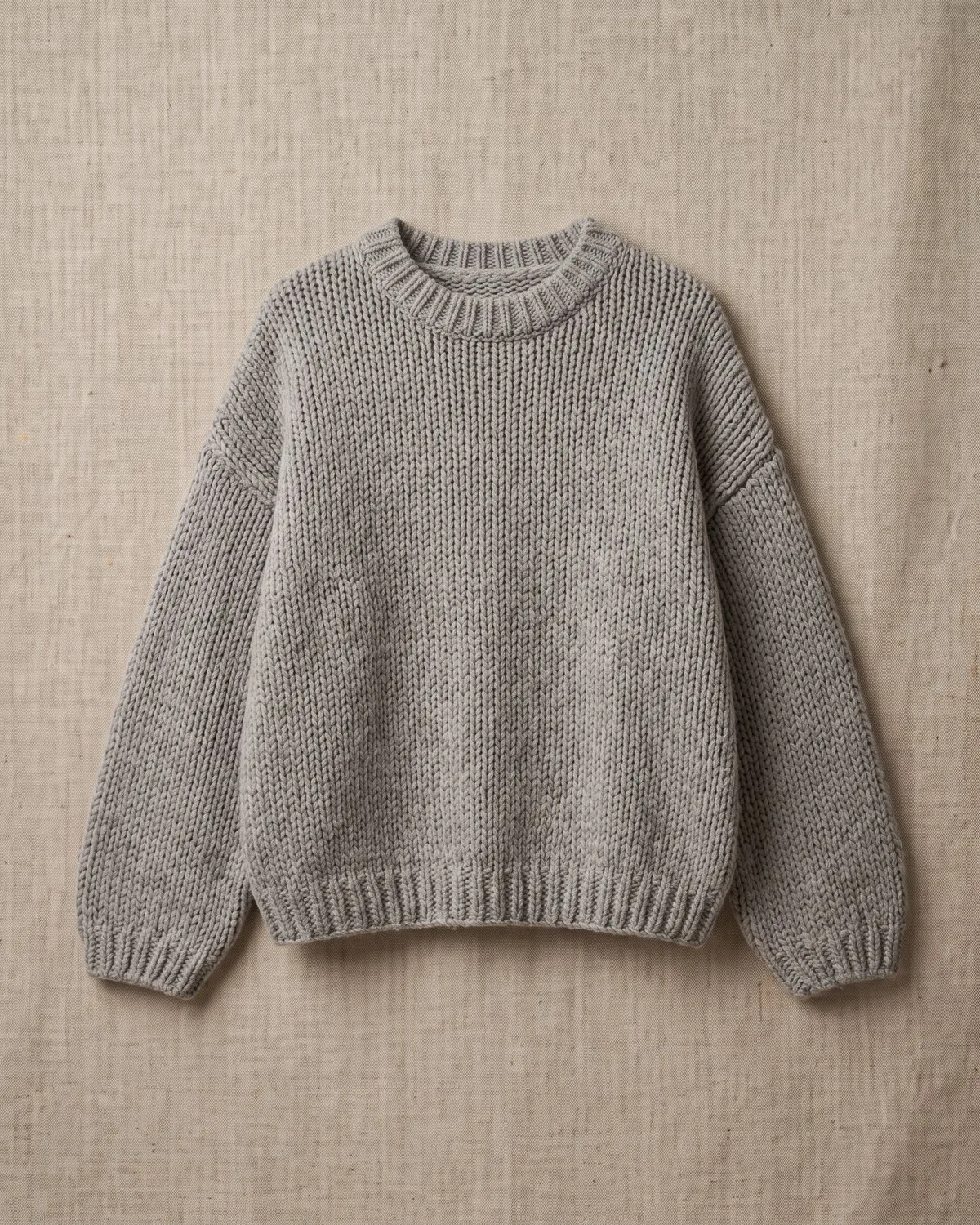 Sweater Niebla — Sweater oversize de lana con hombro caído.