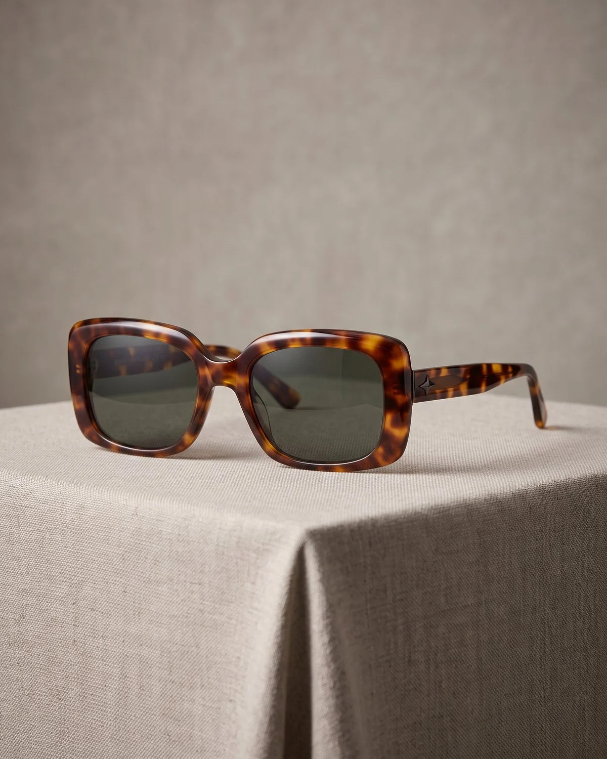 Lentes Havana — Anteojos rectangulares en acetato carey.
